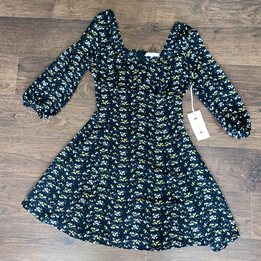 Floral mini dress 🌼🖤
